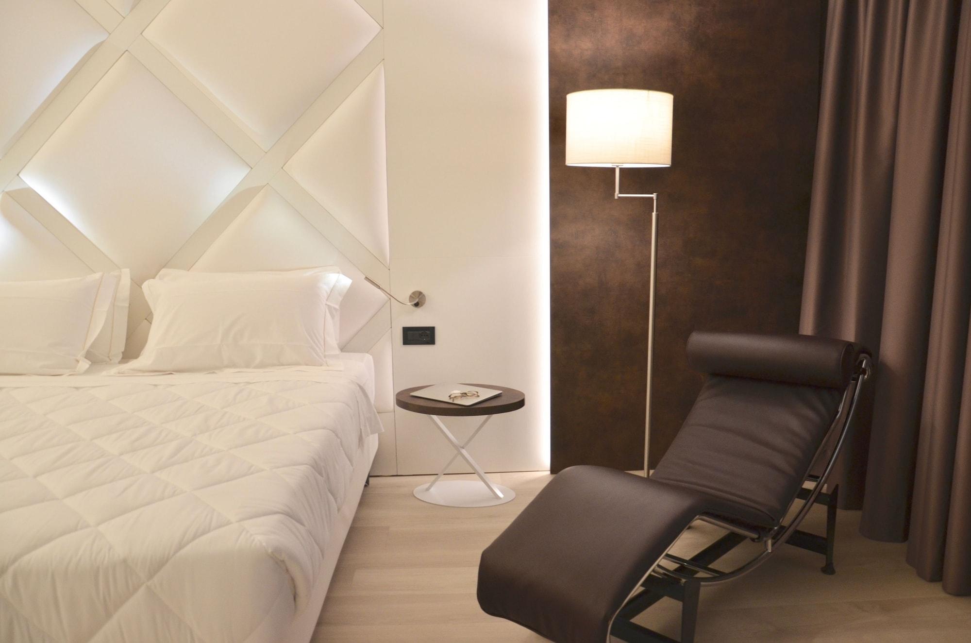 Victoria Hotel 4*